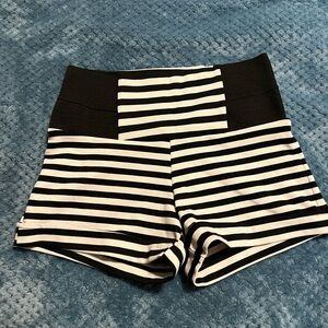 ⚡️ black and white stripe high waisted shorts